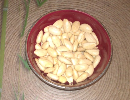 שקדים מוקטנת